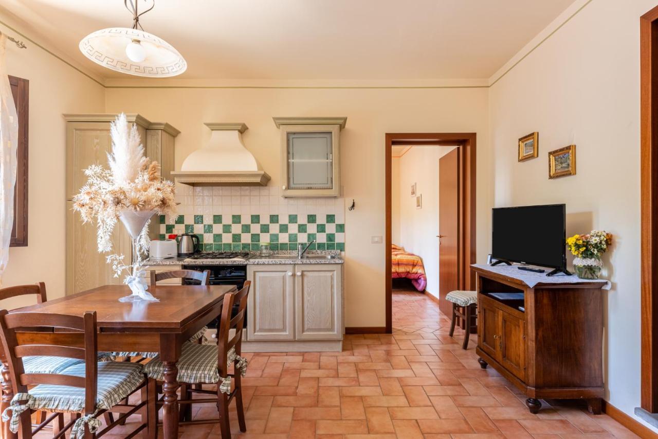Villa Casolare Dei Fiori - Mughetto à Montecarlo Extérieur photo