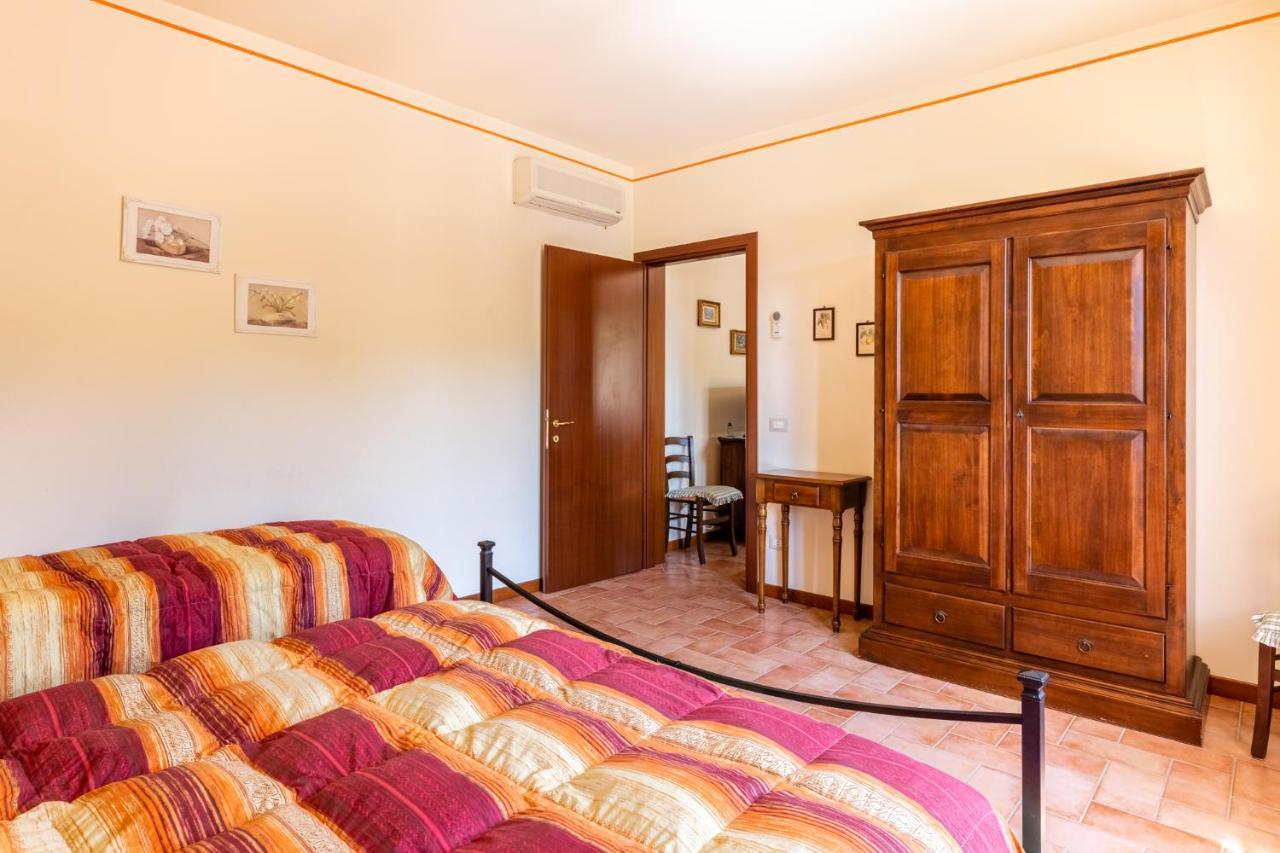 Villa Casolare Dei Fiori - Mughetto à Montecarlo Extérieur photo
