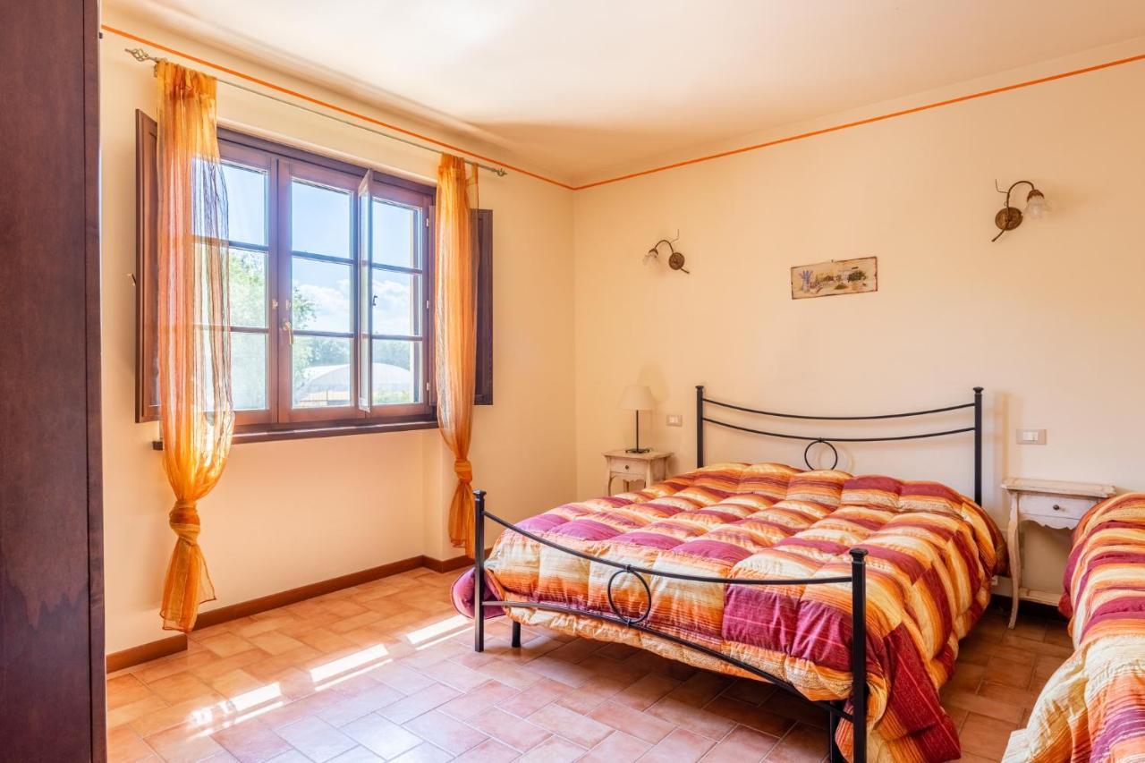 Villa Casolare Dei Fiori - Mughetto à Montecarlo Extérieur photo