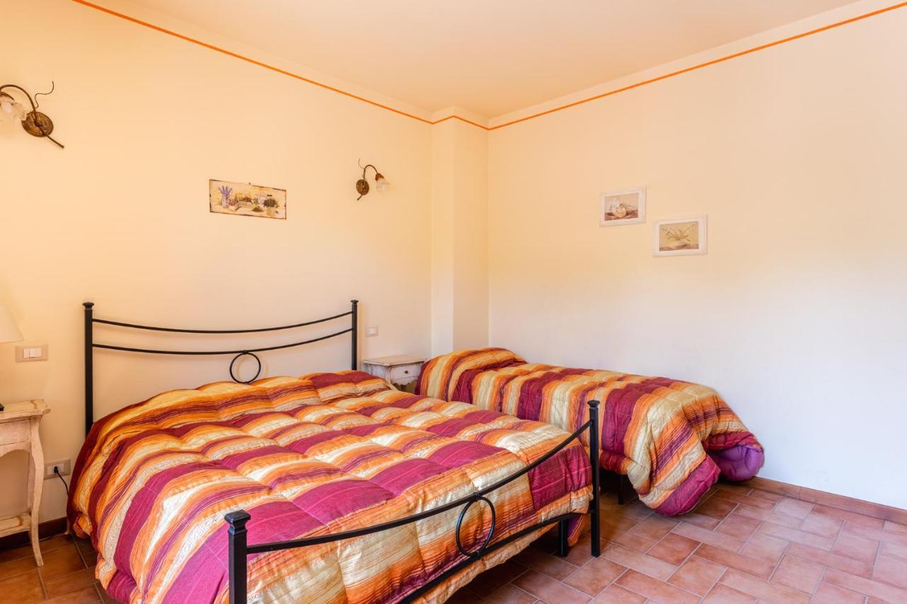 Villa Casolare Dei Fiori - Mughetto à Montecarlo Extérieur photo