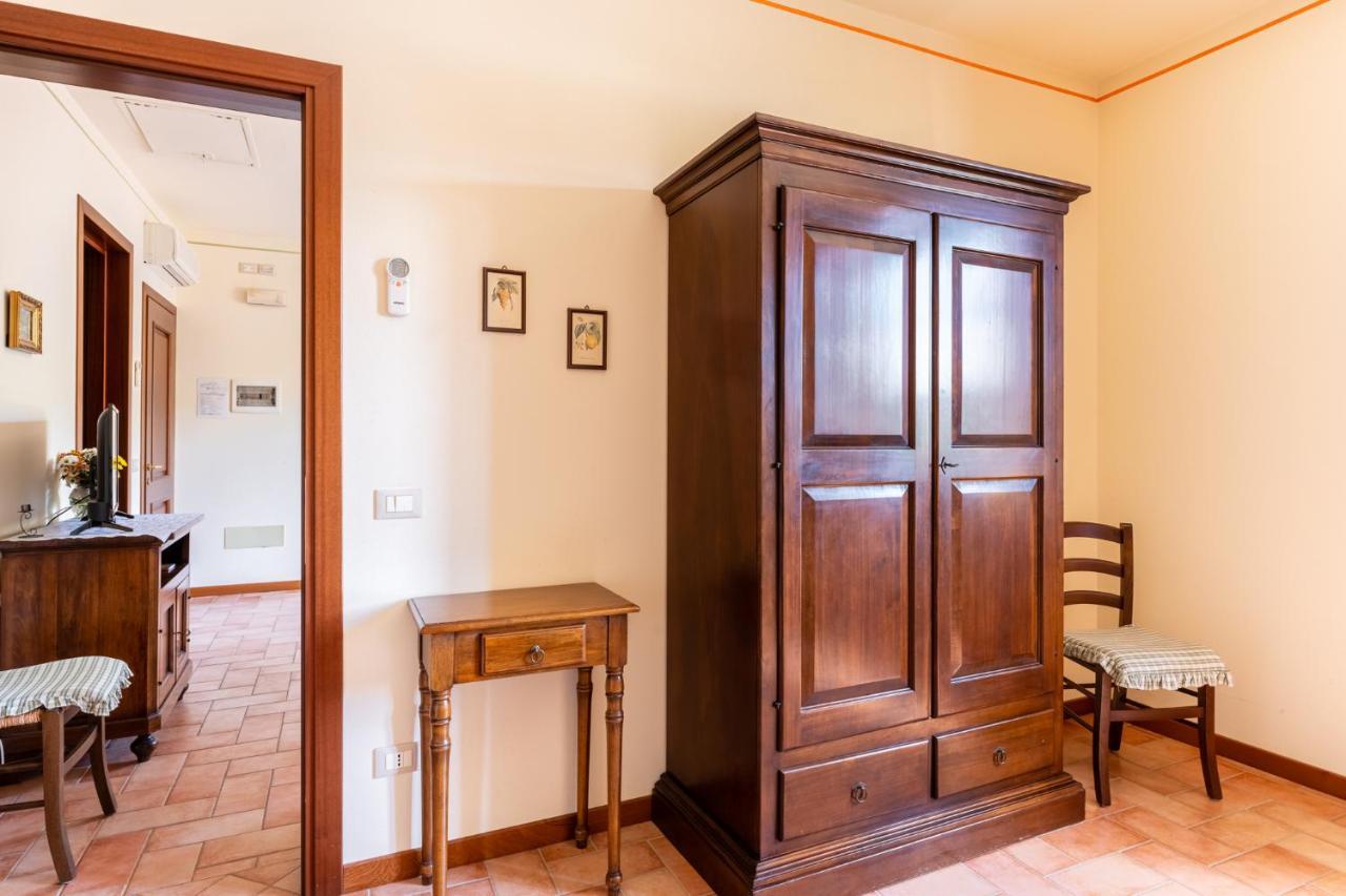 Villa Casolare Dei Fiori - Mughetto à Montecarlo Extérieur photo